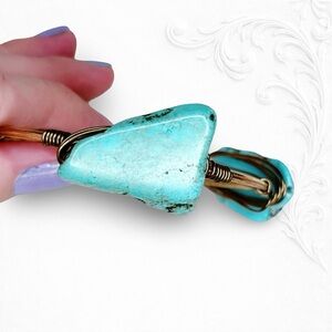 56u. Southwest Turquoise Color Wire Wrapped Stone Bracelet